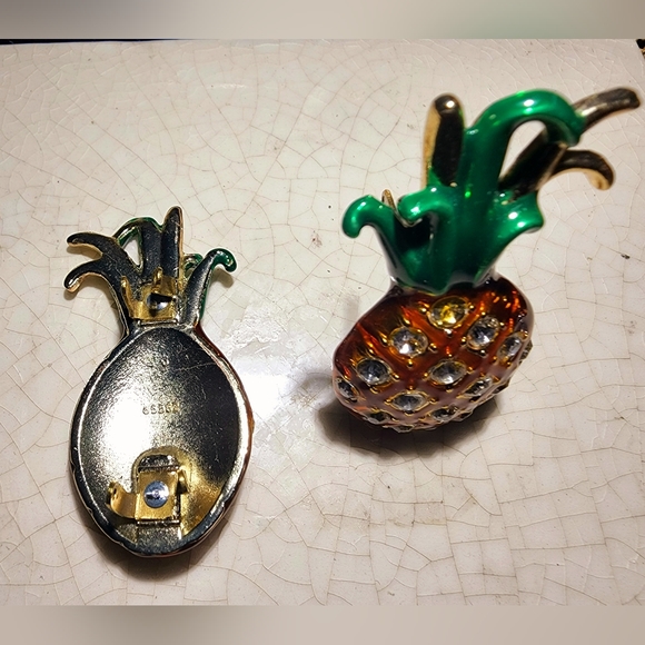 2 inch pineapples hardware for crafts, DIY, upcycle, designer, came from sandals - Picture 4 of 5